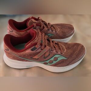 Running shoes size 7.5